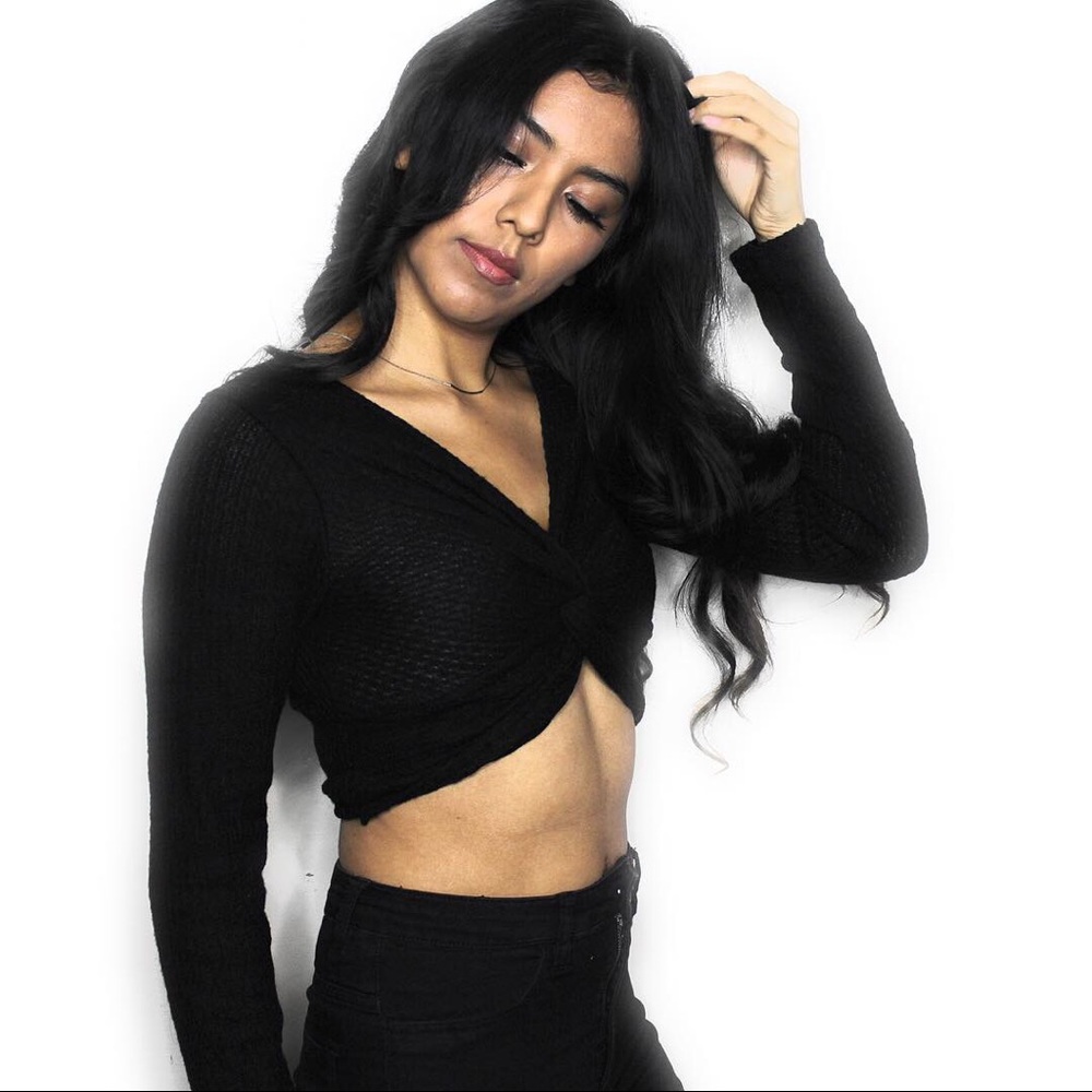 Black long sleeve crop top